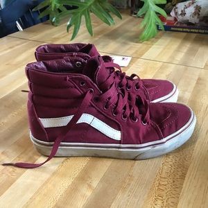 Burgundy Van’s Sk8-Hi size 7